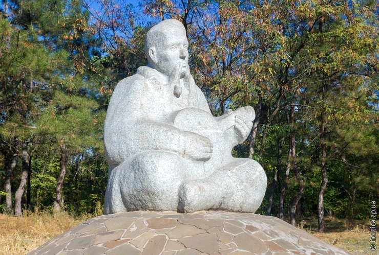 Памятник казаку Мамаю
